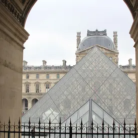 Прокуратура Парижа назвала две основные версии ограбления Лувра Прокуратура Парижа назвала две основные версии ограбления Лувра