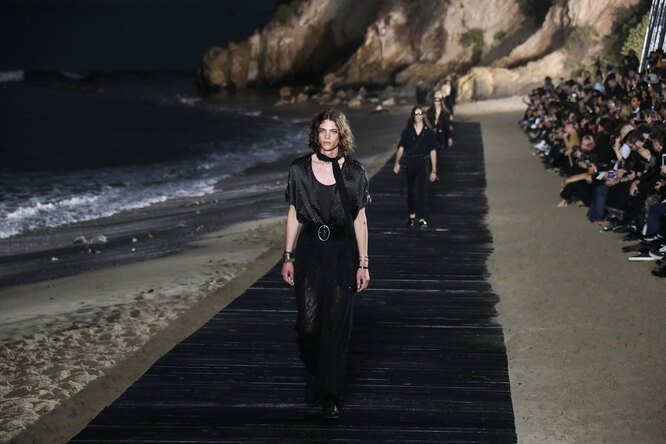 Показ Saint Laurent на пляже Малибу мог нарушить локальную экосистему Показ Saint Laurent на пляже Малибу мог нарушить локальную экосистему