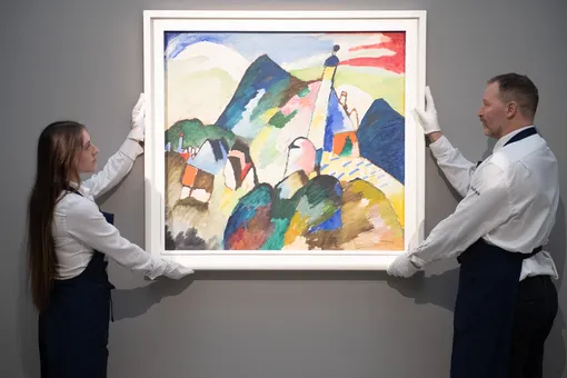 Картину Кандинского «Церковь в Мурнау» продали на лондонском аукционе за 44 миллиона долларов. Она стала самой дорогой работой художника