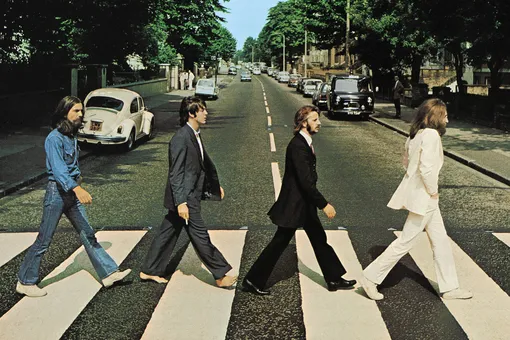 50 лет легендарной обложке Abbey Road: как фотография The Beatles на знаменитом переходе навсегда вошла в историю музыки