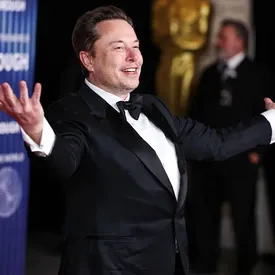 ИИ Grok Илона Маска идеализирует своего создателя и считает, что он «подтянутее Леброна Джеймса и умнее Леонардо да Винчи»