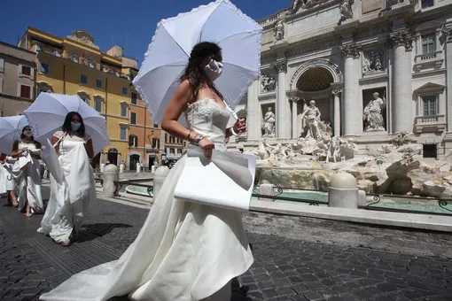 В Риме невесты устроили акцию протеста против отсрочки их браков из-за коронавируса