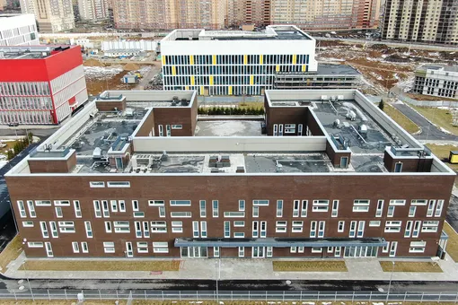 Как выглядит больница в Коммунарке, где будут размещать прибывших в Москву с подозрением на коронавирус