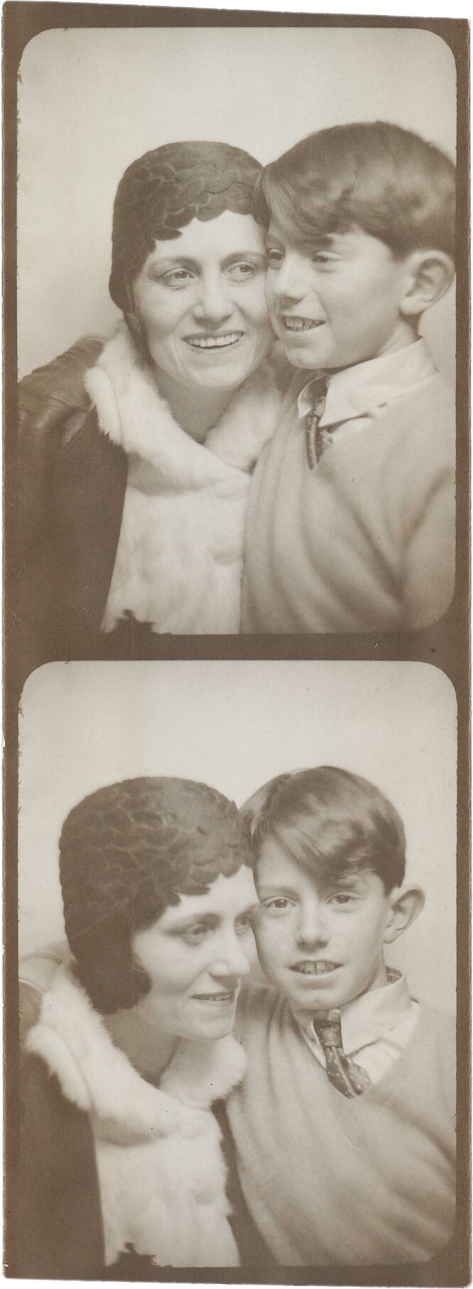 Два снимка Ольги и Поля Пикассо из фотоавтомата. Около 1928 , фотография. Архив Ольги Руис-Пикассо, Фонд поддержки искусства Альмины и Бернара Руис-Пикассо, Мадрид