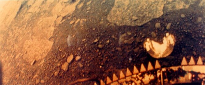 Снимки поверхности планеты, сделанные советским аппаратом «Венера-13»