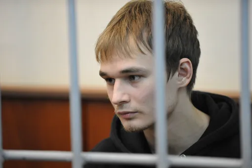 Аспиранта МГУ Азата Мифтахова приговорили к 6 годам колонии за участие в поджоге офиса «Единой России»