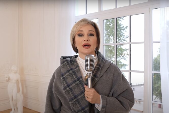 Татьяна Буланова выпустила клип «Скайп». Пользователям соцсетей он напомнил мемную рекламу Татьяна Буланова выпустила клип «Скайп». Пользователям соцсетей он напомнил мемную рекламу