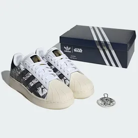 Superstar XLG: adidas выпустит новые кроссовки ко дню «Звездных войн» Superstar XLG: adidas выпустит новые кроссовки ко дню «Звездных войн»