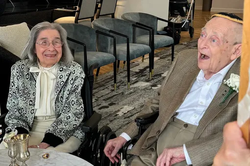В Филадельфии поженилась пожилая пара. Невесте — 102 года, а жениху — 100 лет В Филадельфии поженилась пожилая пара. Невесте — 102 года, а жениху — 100 лет