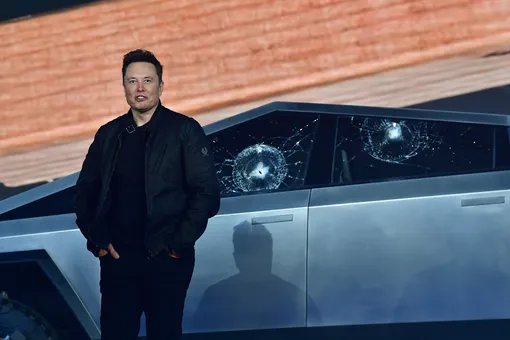 Илон Маск потерял $770 млн после презентации электропикапа Tesla, у которого разбилось бронированное стекло