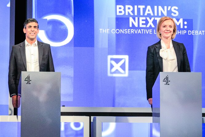 Теледебаты кандидатов в премьер-министры Великобритании прервались из-за того, что ведущая упала в обморок