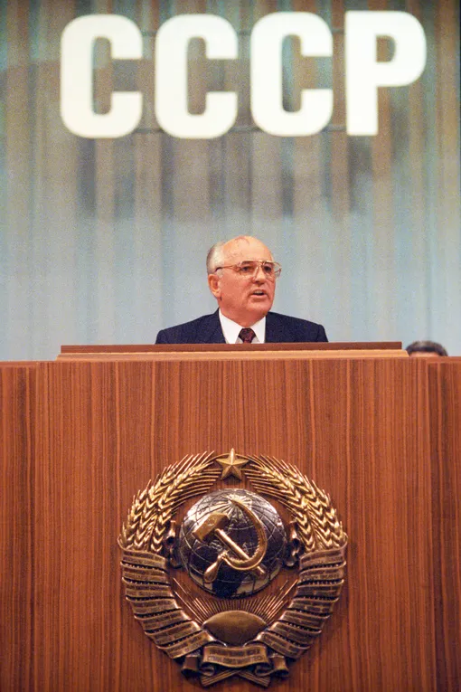 Президент СССР М.С. ГорбачевMoscow, USSR. September 5, 1991. President of the USSR Mikhail Gorbachev gives a speech at the Extraordinary 5th Congress of People's Deputies of the Soviet Union in the Kremlin Palace of Congresses. Alexander Chumichev/TASS СССР. Москва. 5 сентября 1991 г. Президент СССР Михаил Сергеевич Горбачев во время выступления на Внеочередном Пятом Съезде народных депутатов СССР в Кремлевском Дворце съездов. Александр Чумичев/ТАСС