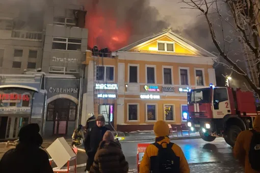 Здание нижегородского книжного магазина «Полка» сильно пострадало из-за пожара. Повреждено 75% изданий