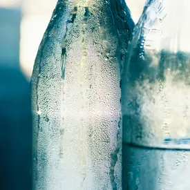 Вода вместо шампанского: почему премиальная минеральная вода становится новым маркером вкуса