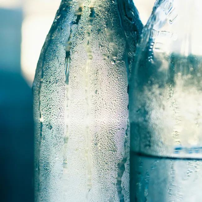 Вода вместо шампанского: почему премиальная минеральная вода становится новым маркером вкуса