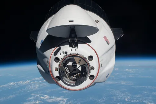 Crew Dragon Илона Маска вернулся на Землю. Космический корабль доставил четверых астронавтов