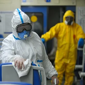 В России за сутки выявили 12 126 новых случаев заражения коронавирусом. Это рекордное значение c начала пандемии