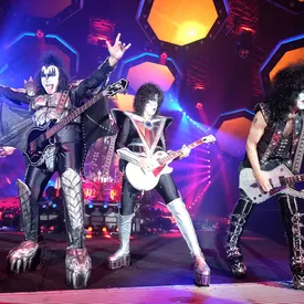 Группа Kiss завершила прощальный тур — и представила цифровые аватары, которые отныне будут заменять музыкантов на концертах Группа Kiss завершила прощальный тур — и представила цифровые аватары, которые отныне будут заменять музыкантов на концертах