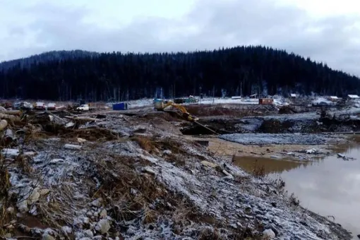 В Красноярском крае прорвало дамбу и затопило поселок. Есть погибшие