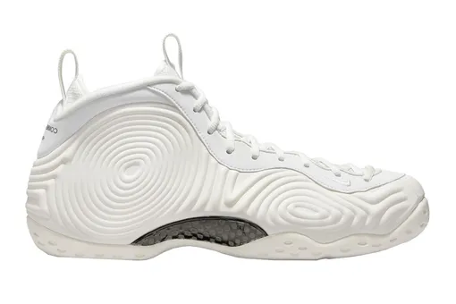 Comme des Garçons x Nike Air Foamposite One
Comme des Garçons x Nike Air Foamposite One