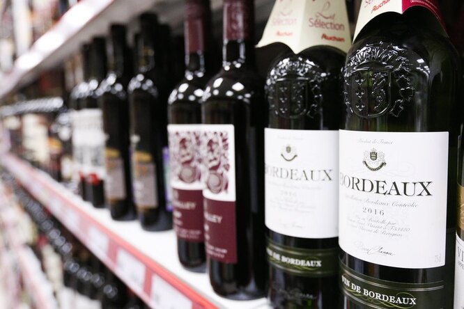 Депутаты предложили размещать российское вино на лучших местах в магазинах и снять ограничения на его рекламу