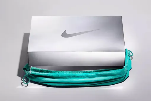 Tiffany & Co. и Nike продолжают сотрудничать. Только посмотрите на эту серебряную коробку для обуви
