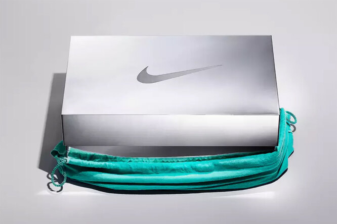 Tiffany & Co. и Nike продолжают сотрудничать. Только посмотрите на эту серебряную коробку для обуви Tiffany & Co. и Nike продолжают сотрудничать. Только посмотрите на эту серебряную коробку для обуви
