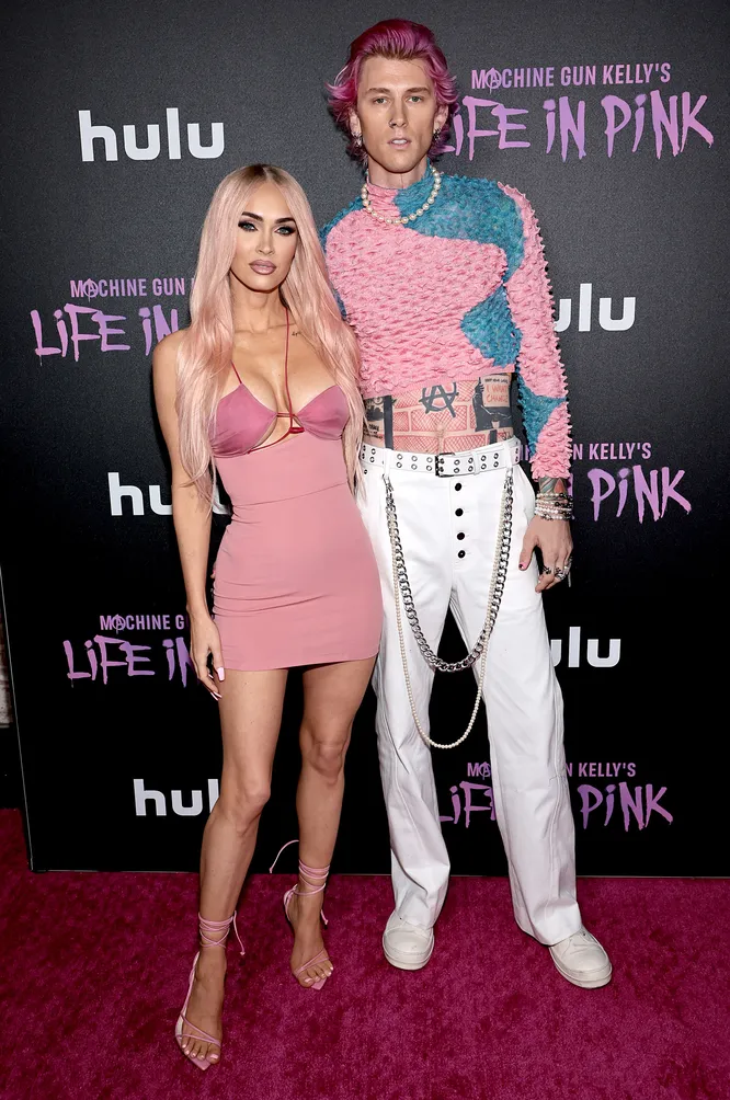 На премьере документального фильма Machine Gun Kelly's Life in Pink