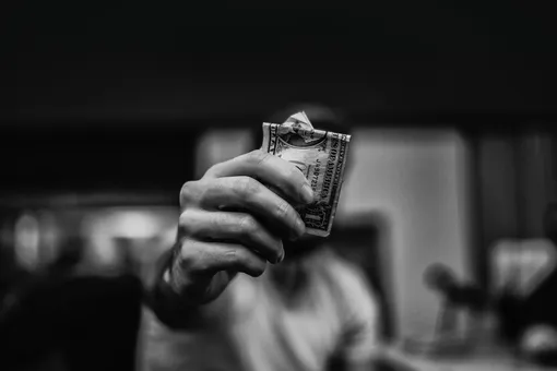 Темнокожий подросток продавал одноклассникам разрешение на слово «нигер». Он заработал почти 1000 долларов, но о его бизнесе узнали родители Темнокожий подросток продавал одноклассникам разрешение на слово «нигер». Он заработал почти 1000 долларов, но о его бизнесе узнали родители