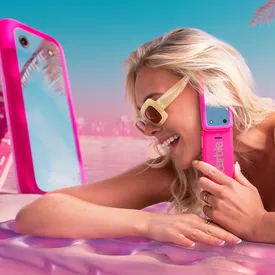 Mattel и HMD выпустили кнопочный телефон-раскладушку Barbie. Устройство поддерживает только звонки и текстовые сообщения Mattel и HMD выпустили кнопочный телефон-раскладушку Barbie. Устройство поддерживает только звонки и текстовые сообщения