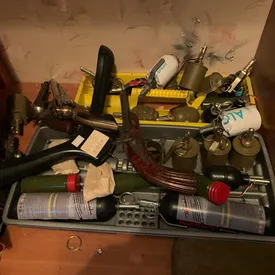 СК показал кадры из дома мытищинского стрелка. Также опубликованы фото его оружейного арсенала