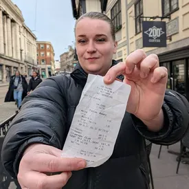 Британка стала самым богатым человеком в мире из-за технической ошибки кофейни. Ей зачислили £63 квадриллиона