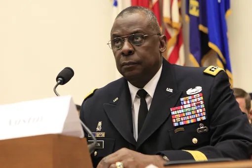 Байден предложит на пост министра обороны отставного генерала Ллойда Остина. Он может стать первым темнокожим главой Пентагона