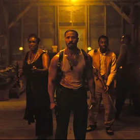 Песни дикого юга: как устроены «Грешники» — вампирский блокбастер о музыке с 16 номинациями на «Оскар»