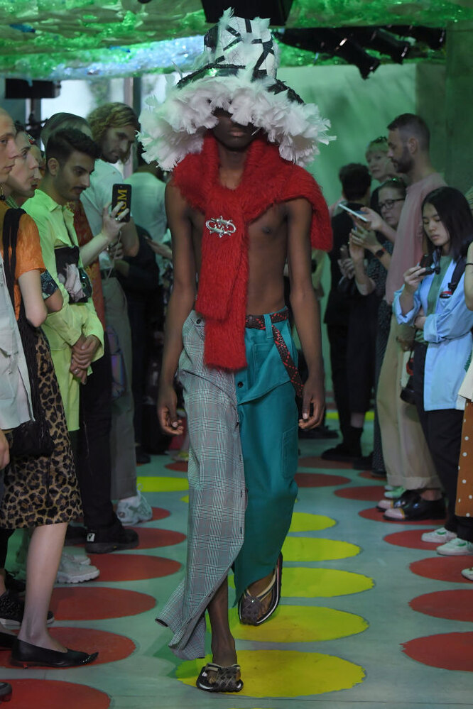 Одежда из кирпичей и бетона