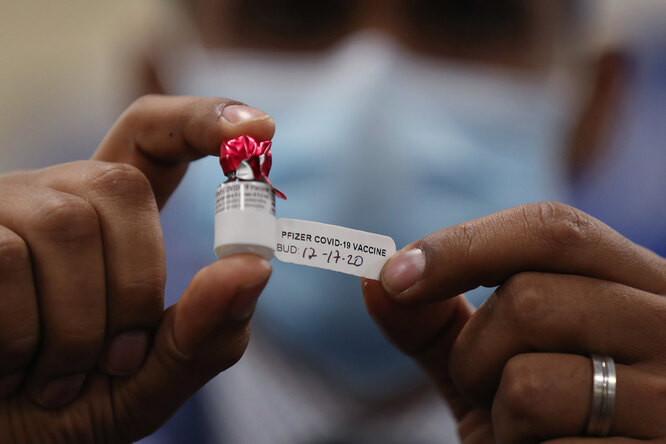 Вакцина от коронавируса Pfizer первой в мире получила разрешение ВОЗ