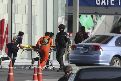 В Таиланде военнослужащий открыл стрельбу в торговом центре и убил 26 человек. Его ликвидировали