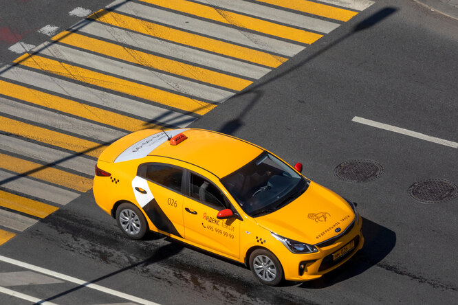 В Москве таксист облил себя бензином в офисе «Яндекс.Такси» и пригрозил самосожжением. Его задержали