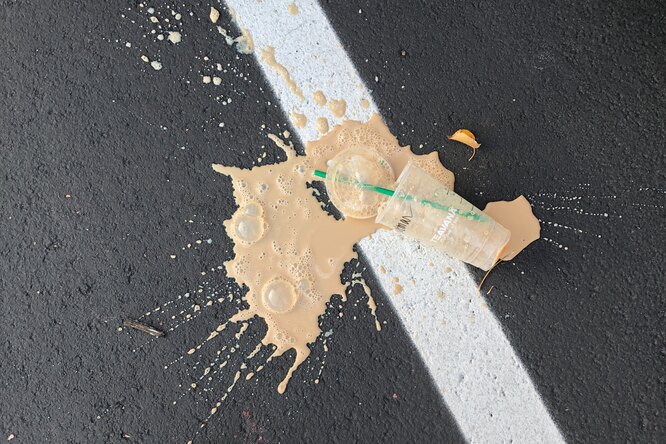 «Кофе и точка»: в соцсетях обсуждают покупку Тимати Starbucks. Шутят о названии и предлагают варианты логотипа