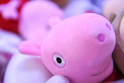 Владелец прав на свинку Пеппу отсудил у российской компании 33 миллиона рублей за использование изображения свинки
