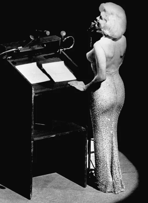 Мэрилин Монро исполняет песню «С днем рождения, мистер президент», 1962