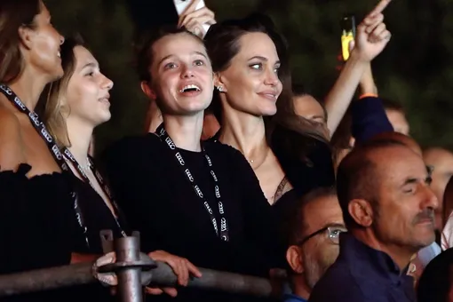 Анджелина Джоли сходила с дочерью Шайло на концерт Måneskin. Соцсети в восторге