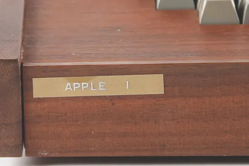 На аукцион выставят первый компьютер Apple в деревянном корпусе На аукцион выставят первый компьютер Apple в деревянном корпусе