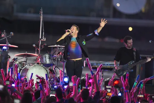 Coldplay объявили экологичный концертный тур. Будут солнечные панели и специальный пол, который вырабатывает электричество от прыжков фанатов