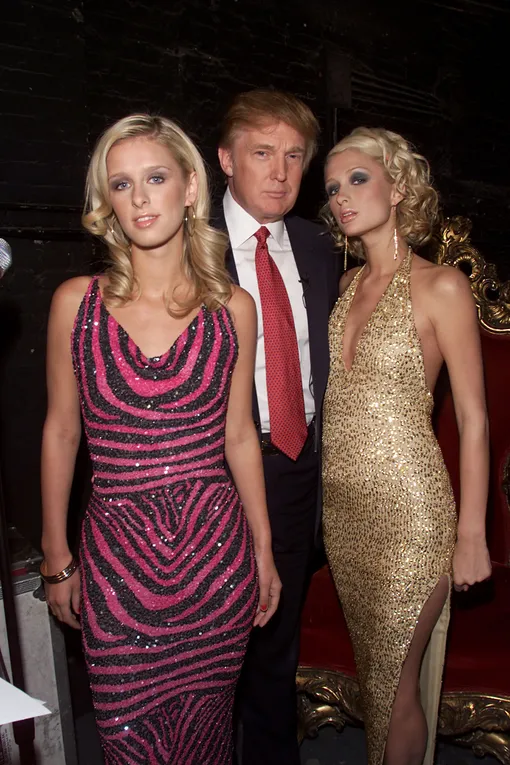 Пэрис и Никки Хилтон с Дональдом Трампом в 2011 году Пэрис и Никки Хилтон с Дональдом Трампом