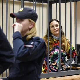Врачи попросили Владимира Путина освободить художницу Сашу Скочиленко. Ее приговорили к 7 годам колонии по делу о фейках про армию Врачи попросили Владимира Путина освободить художницу Сашу Скочиленко. Ее приговорили к 7 годам колонии по делу о фейках про армию