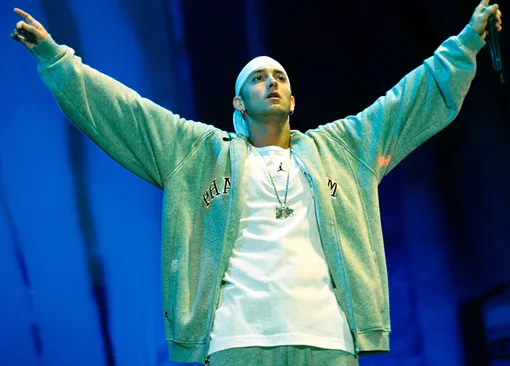 Эминем выступает на фестивале Reading, Великобритания, 27 августа 2001 года
