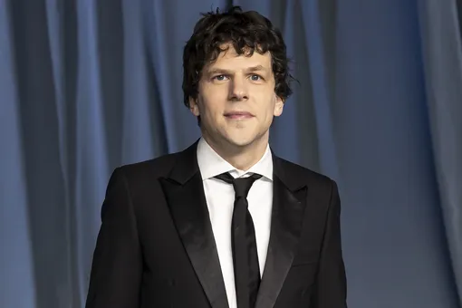 Джесси Айзенберг пожертвует свою почку незнакомцу Джесси Айзенберг пожертвует свою почку незнакомцу