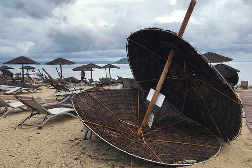 В Греции из-за шторма погибли шесть туристов. Среди них были двое россиян