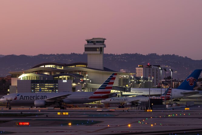 Авиакомпания American Airlines предложила пассажирам некоторых рейсов 30 минут бесплатного TikTok во время полета